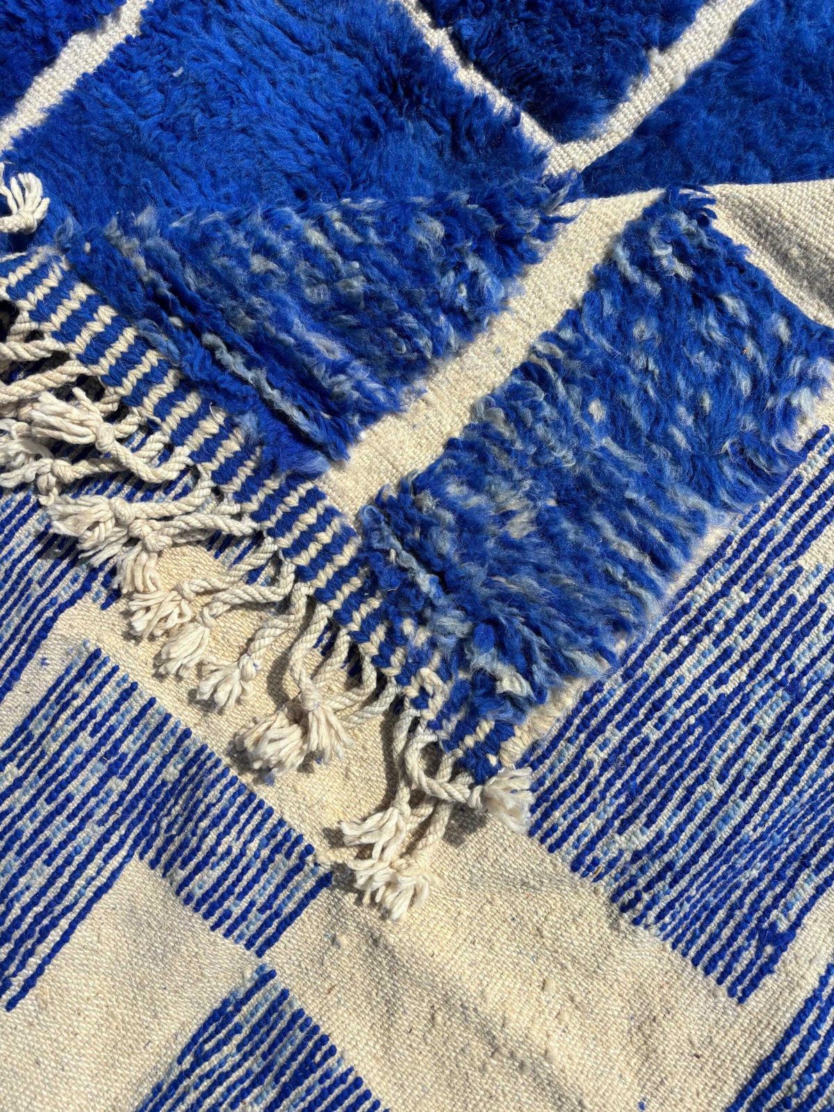 Blauwe Marokkaanse Mrirt-vloerkleed – Handgemaakt wollen vloerkleed 200x300 cm | Luxe Berber-vloerkleed | Eigentijds Marokkaans tapijt | Op maat voor uw interieur photo vinterior