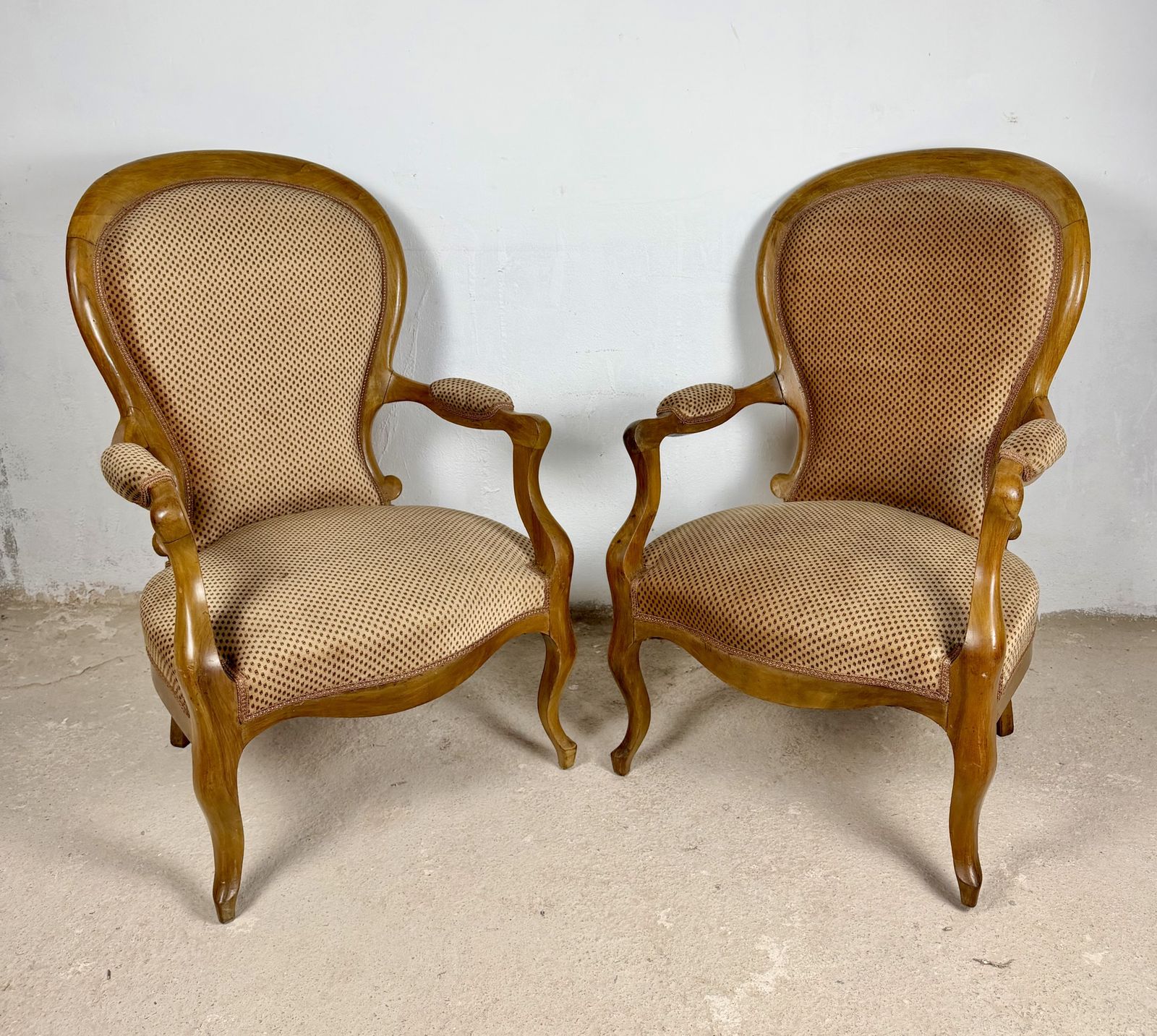 Paar Franse fauteuils in Louis XV-stijl, midden 20e eeuw photo furniture