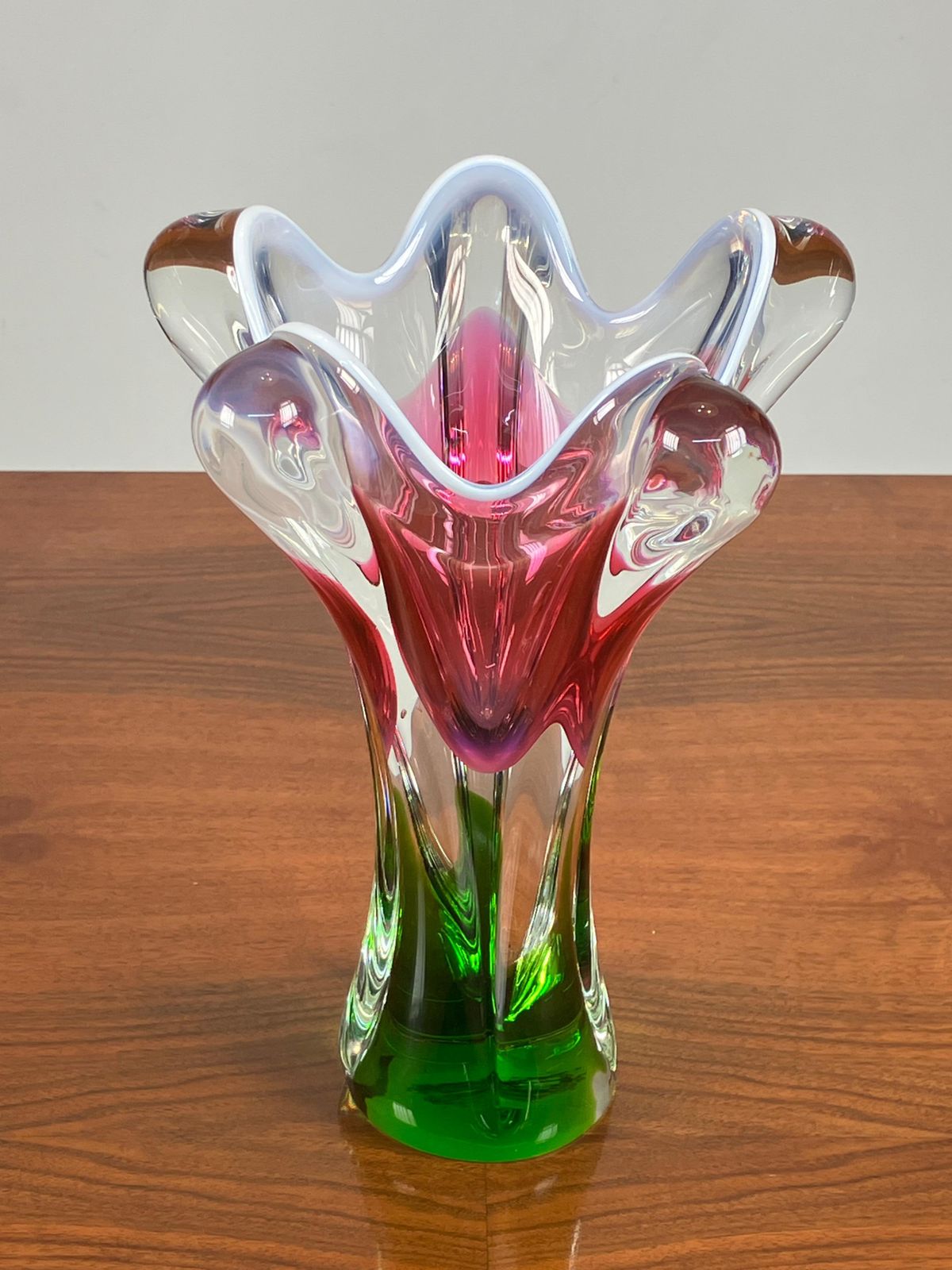 Vase en verre artistique par Josef Hospodka pour Chribska Glassworks, années 1960 photo for sale