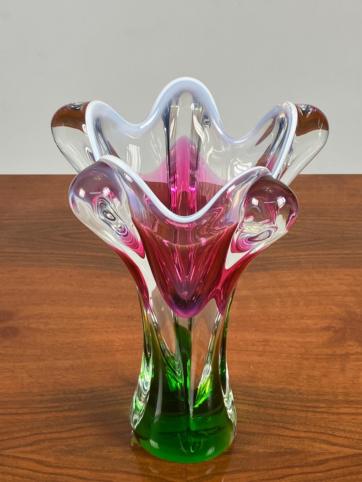 Vase en verre artistique par Josef Hospodka pour Chribska Glassworks, années 1960 photo Décoration