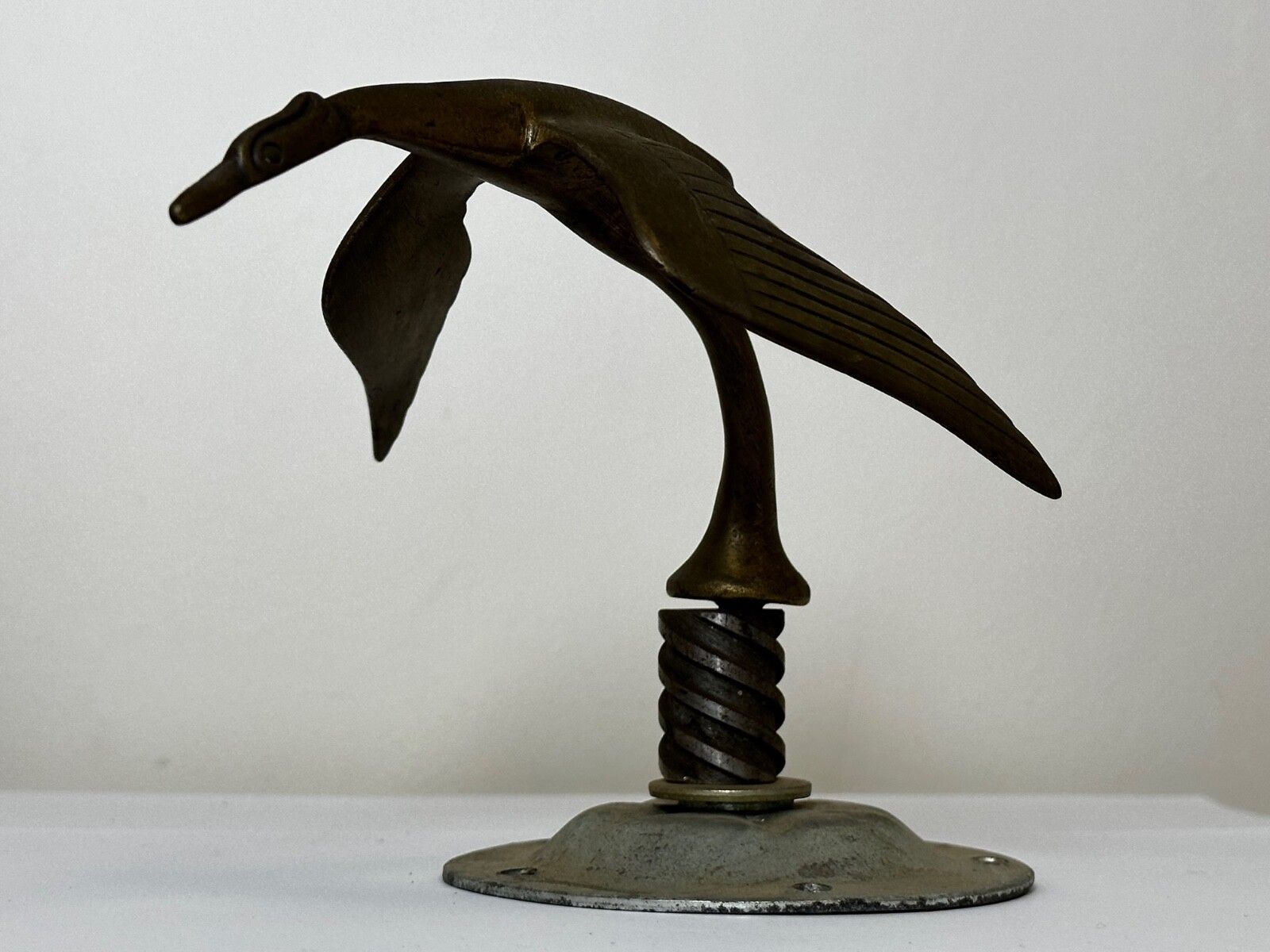 photo for sale Art Deco Britse ooievaar vogel auto-mascotte figurine