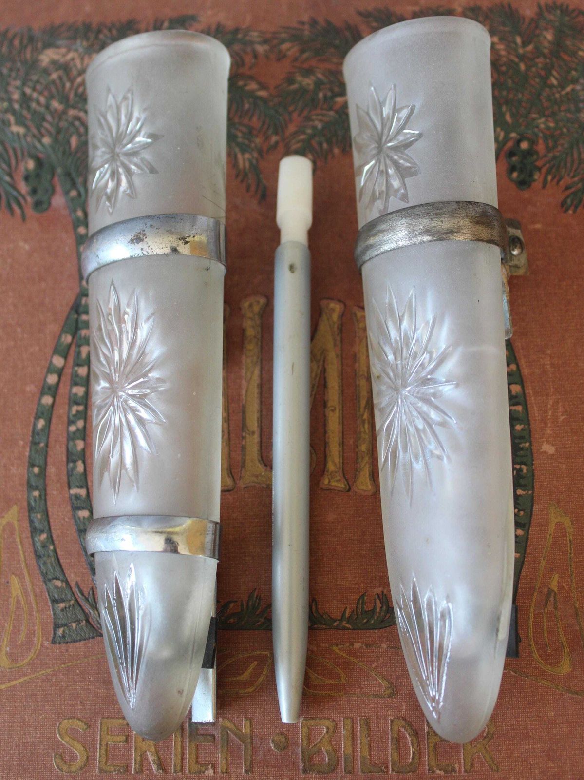photo furniture Set van 2 glazen vaasjes voor op het autodashboard, bevroren glas, starburst-motief, inclusief beugels (gedeeltelijk), autovaasjes, klassieke auto/oldtimer
