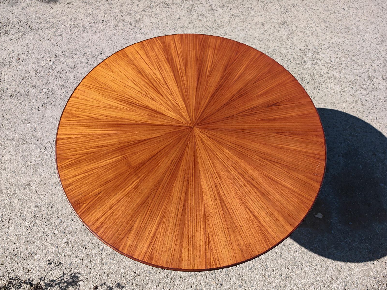 Italiaanse eettafel in mahonie, toegeschreven aan Paolo Buffa, jaren 1940 photo Meubels