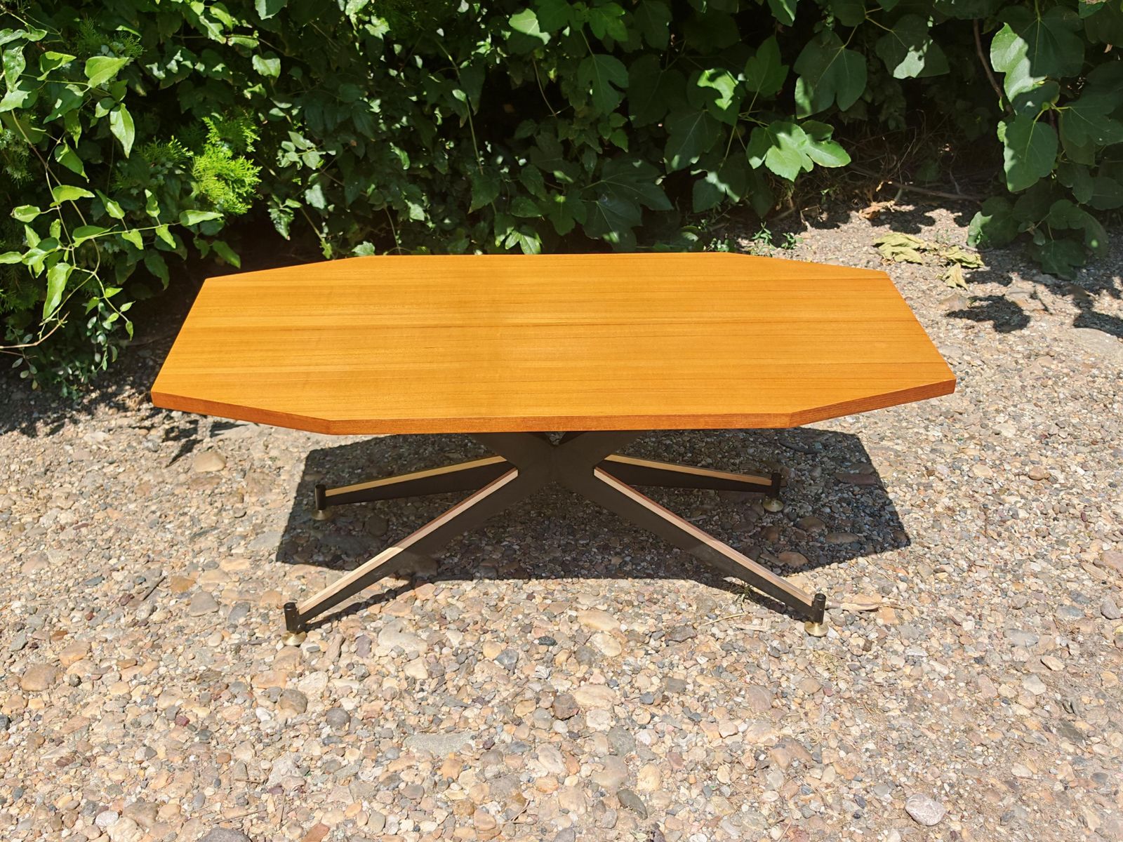 Meubels Mid-Century Salontafel in Mahonie, IJzer en Messing, toegeschreven aan Carlo Ratti, Italië photo