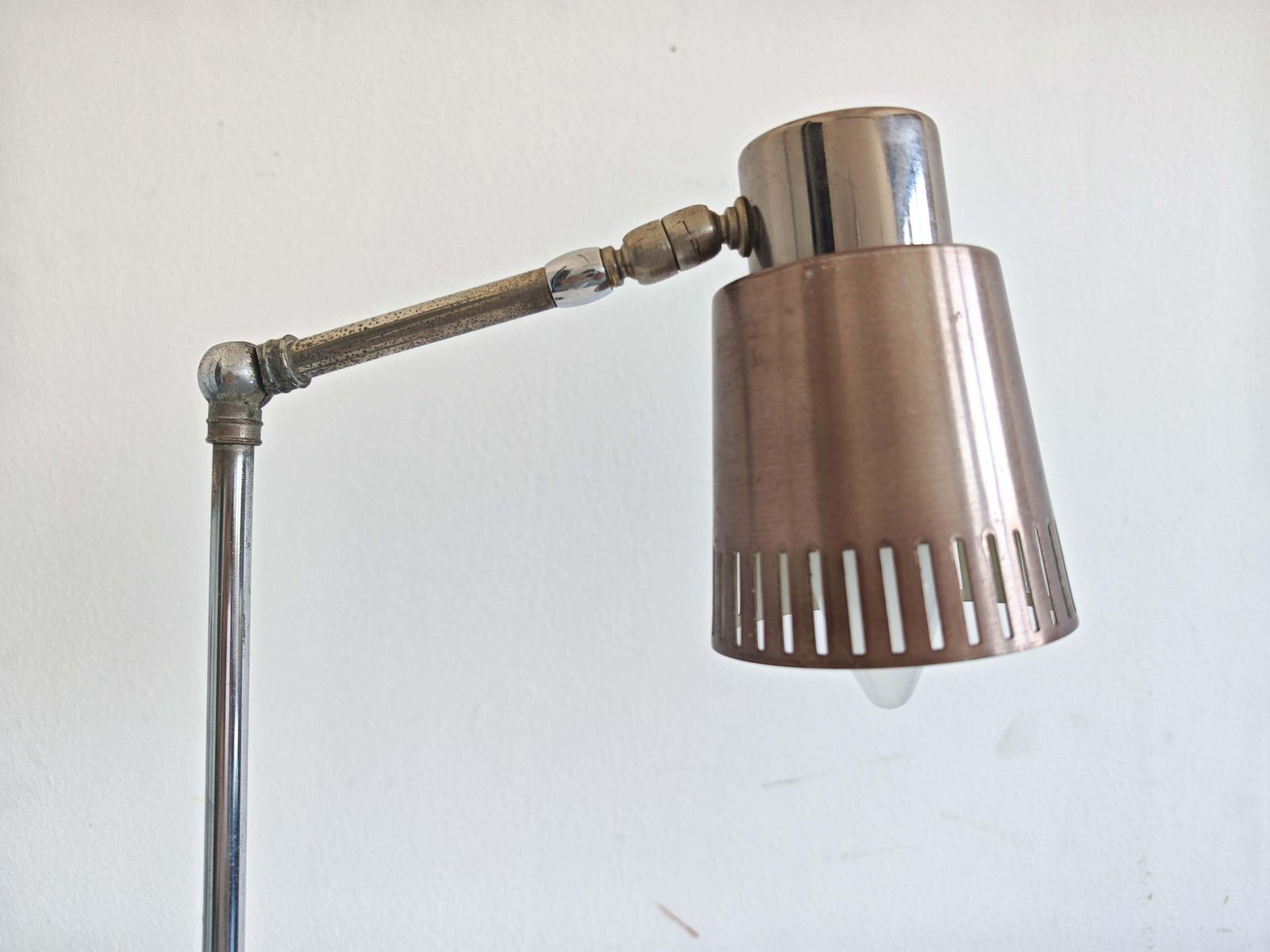 Postmodern tafellamp in chroom met marmeren voet, Italië ca. jaren 1970 photo furniture