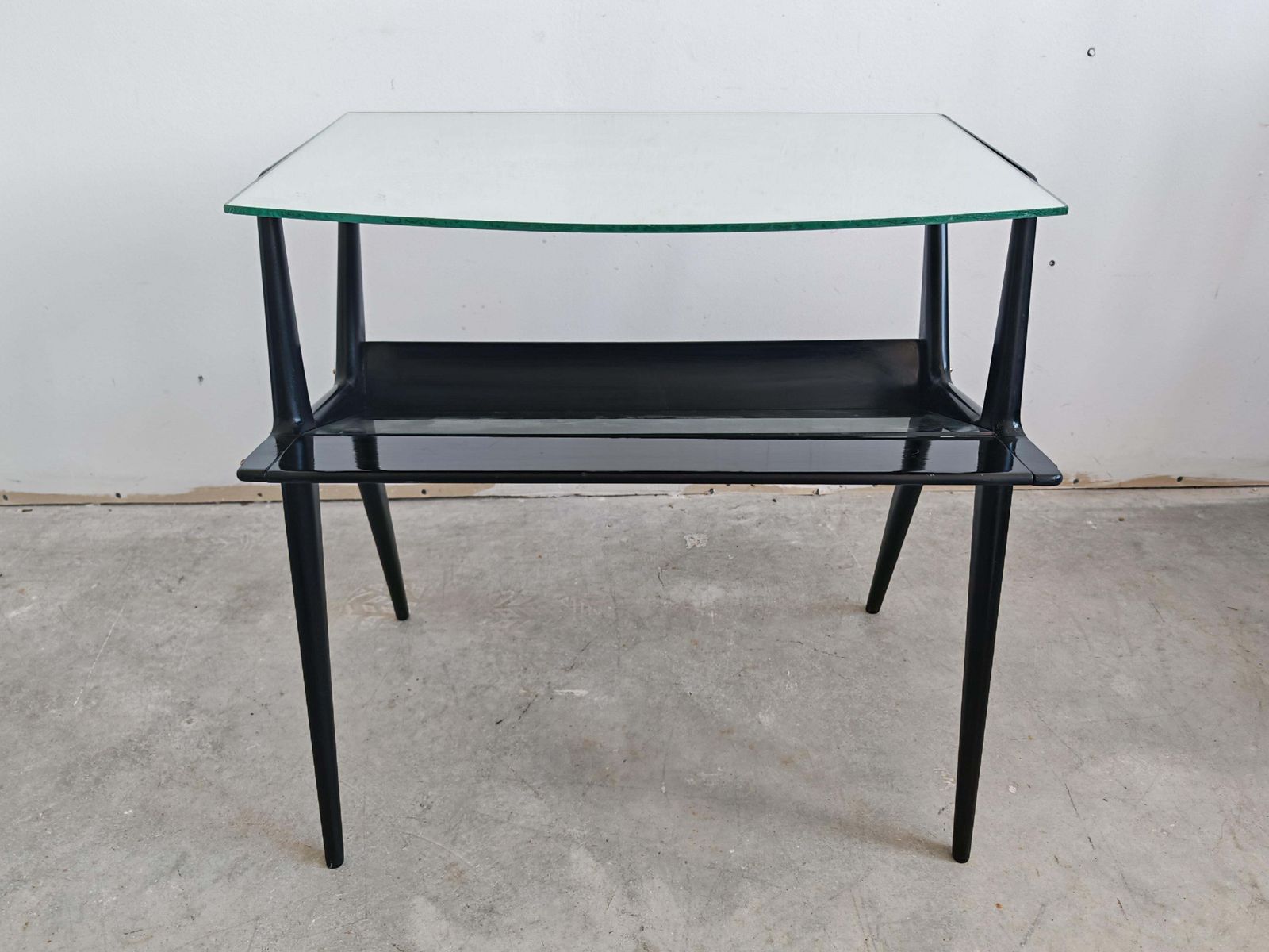 Mid-Century Modern bijzettafel met gespiegeld blad, toegeschreven aan Ico Parisi, Italië ca. jaren 1950 photo Meubels