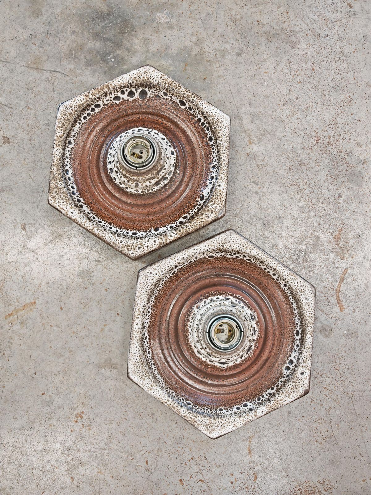 Paar Mid-Century Modern Hexagonale Fat Lava Wandlampen, West-Duitsland jaren 1970 photo for sale