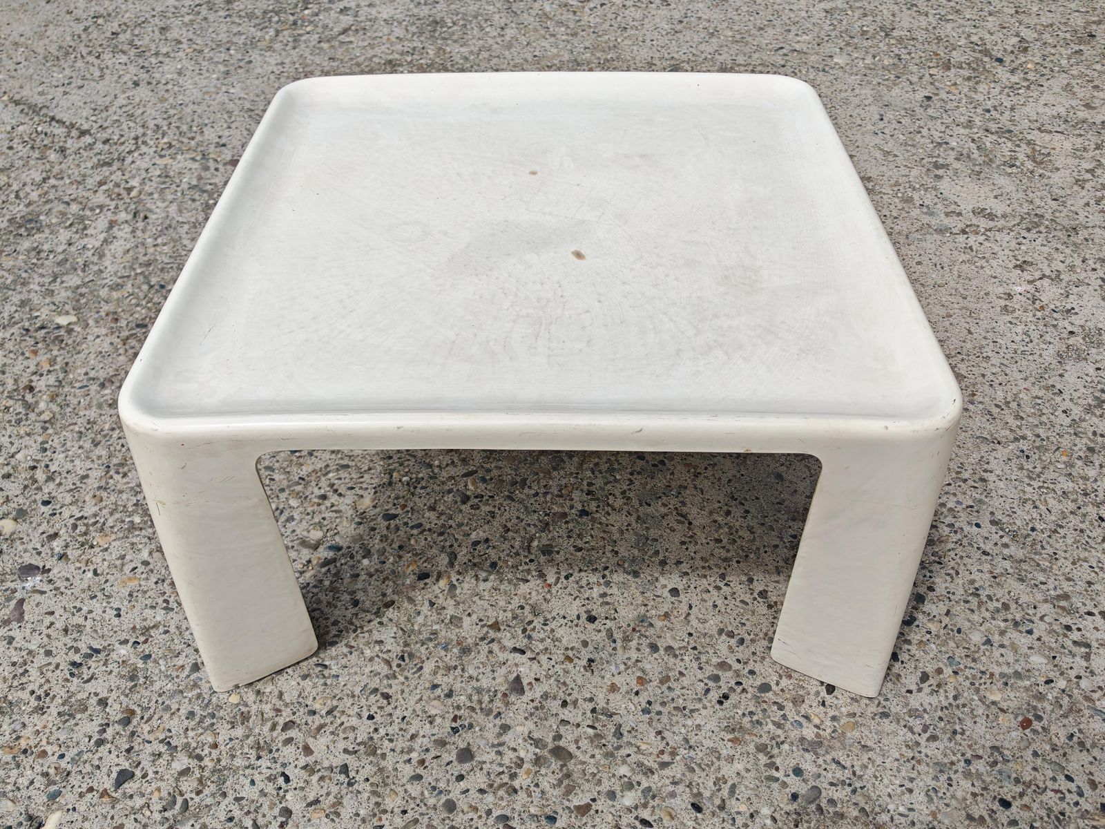 Space Age Fiberglass Salontafel "Amanta" van Mario Bellini, Italië jaren 1970 photo buy