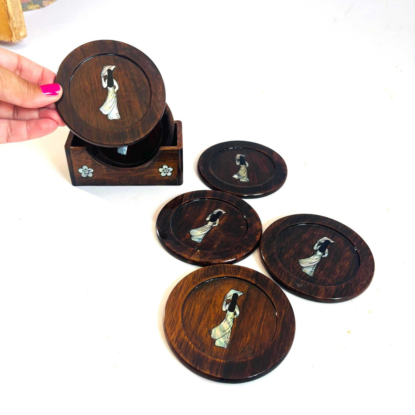 photo vinterior Mid Century East Asian Hardwood Coaster Set, Genuine Abalone Shell Inlay Geisha