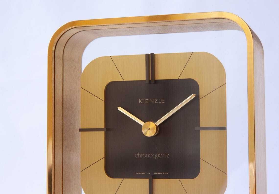 photo for sale Verguld KIENZLE bureauklok – Mid-Century Lucent transparant ontwerp – Duitsland