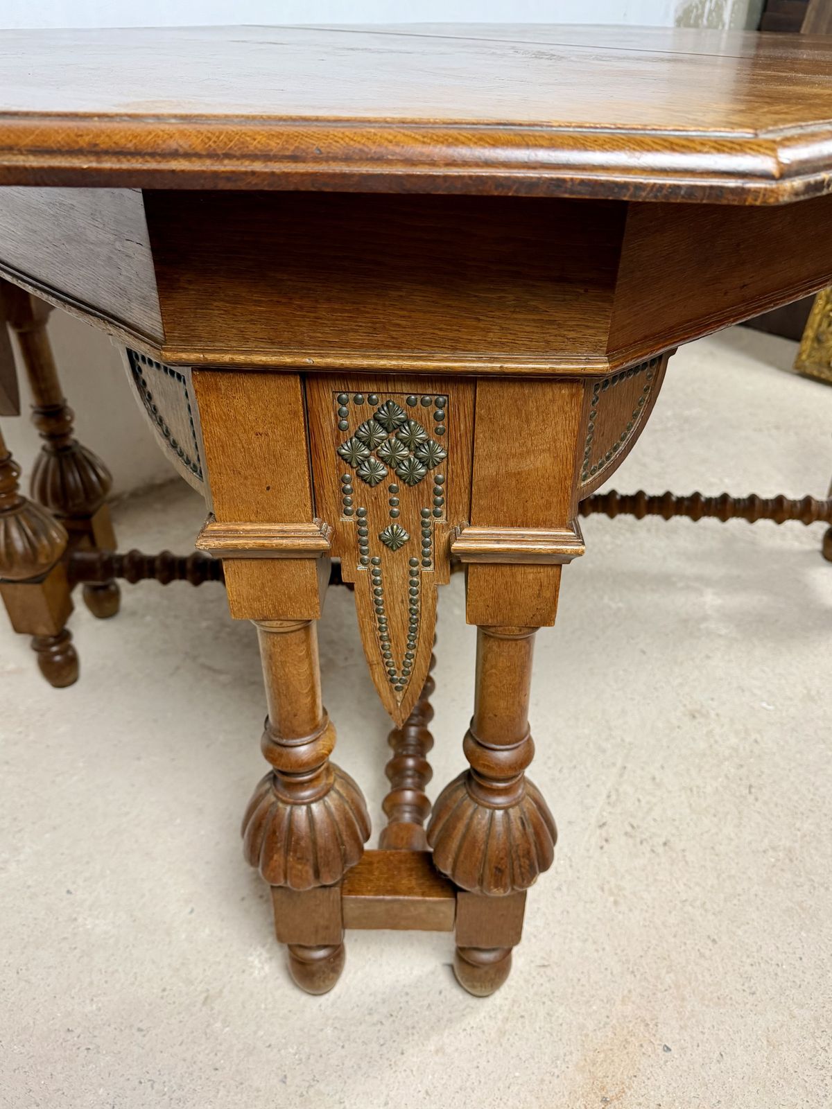 Spaanse Renaissance Revival eettafel, 20e eeuw photo 3410.0