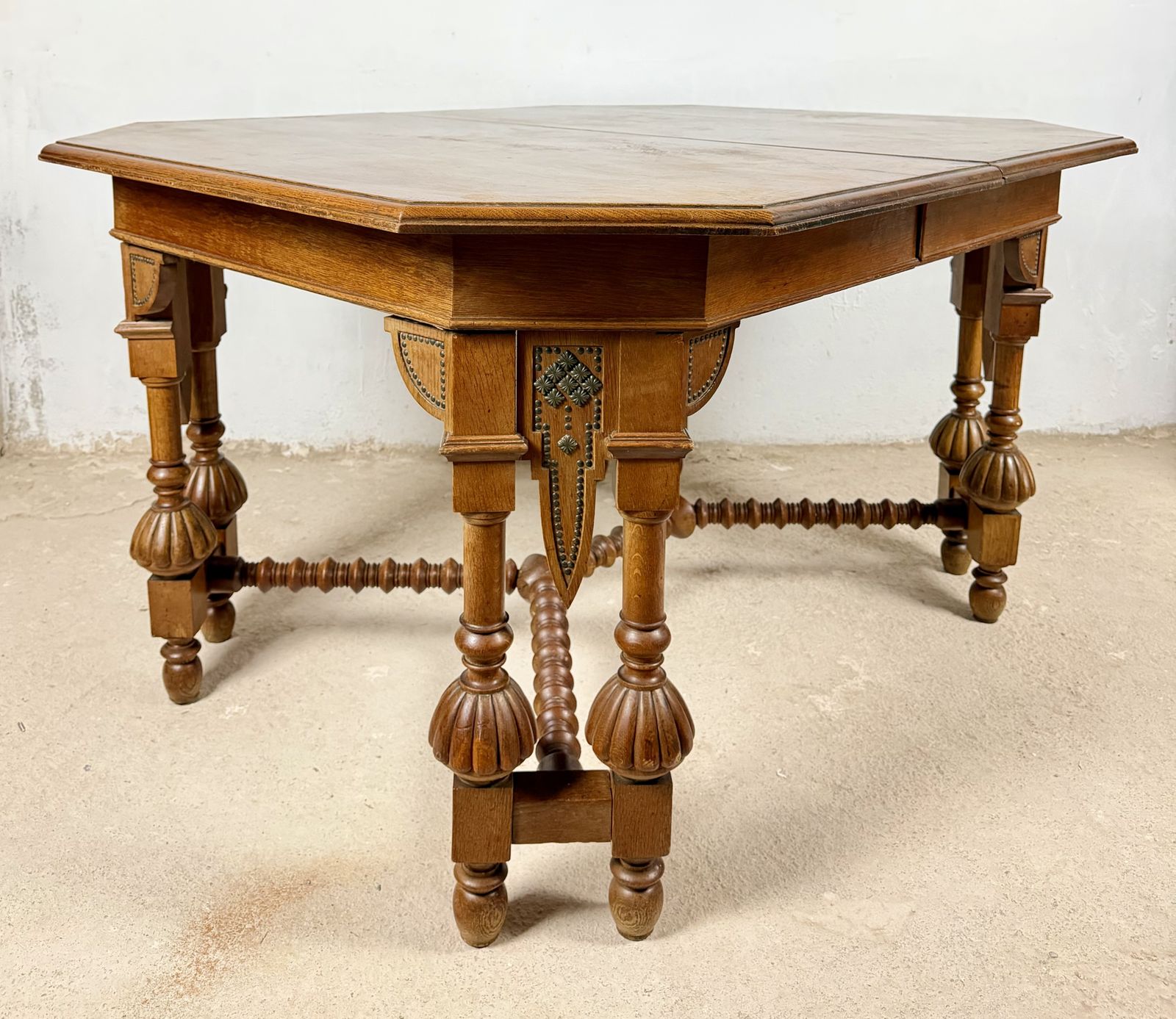 Spaanse Renaissance Revival eettafel, 20e eeuw photo buy