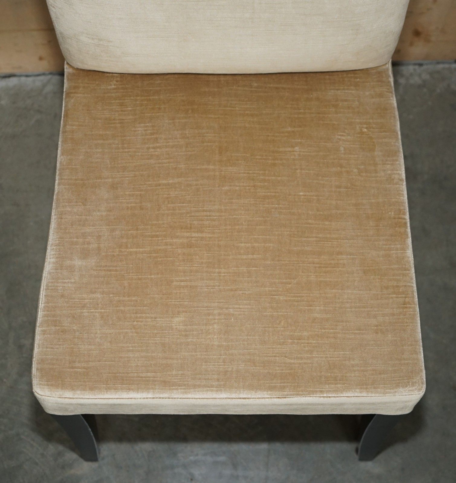 Four Lovely Fendi Chesterfield Tufted Velvet Upholstery Fendi Casa Dining Chairs photo vinterior