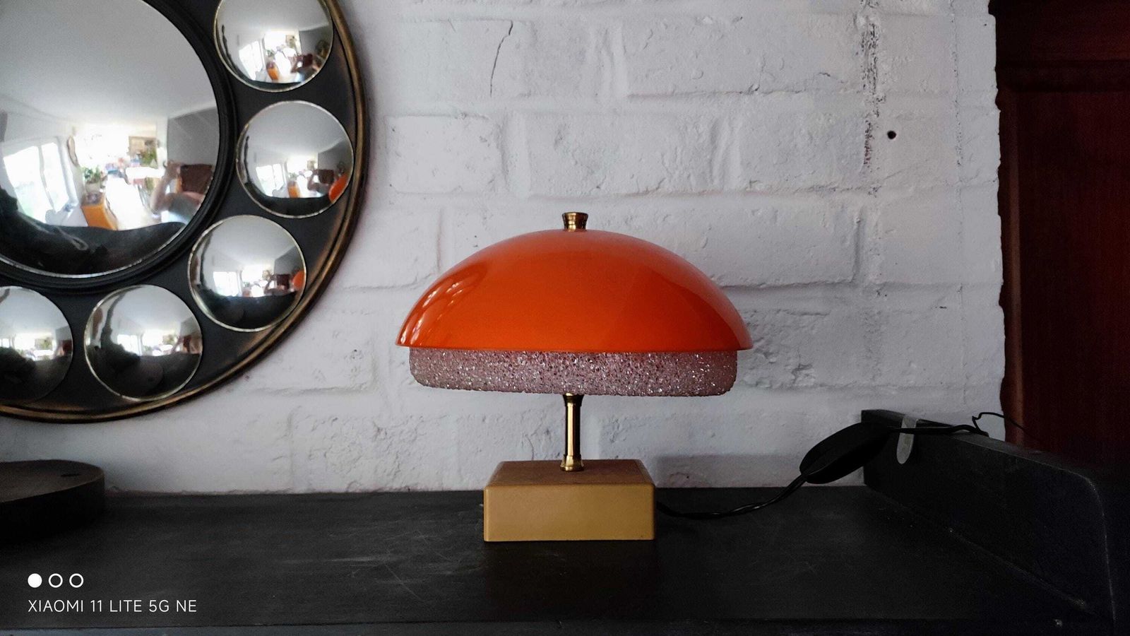 Petite lampe de table vintage française en forme de champignon, en acrylique orange et transparent photo furniture