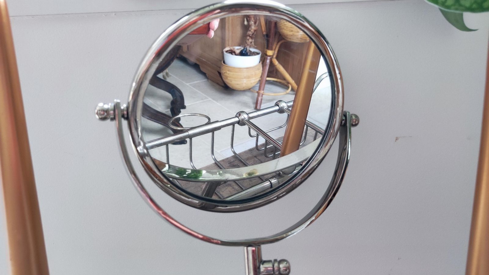 photo for sale Tablette de bain d'époque française avec miroir et bougeoirs