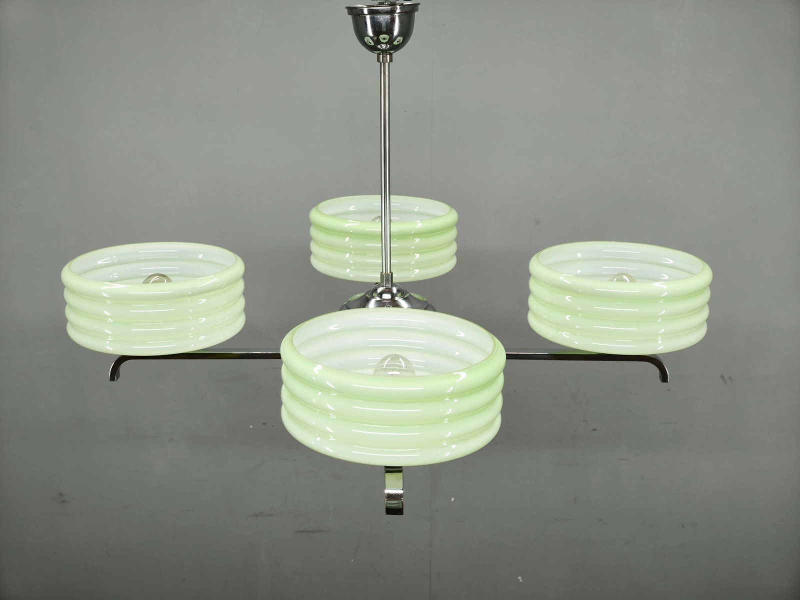 photo for sale Lustre Art déco en verre opaline vert, Tchécoslovaquie, années 1930