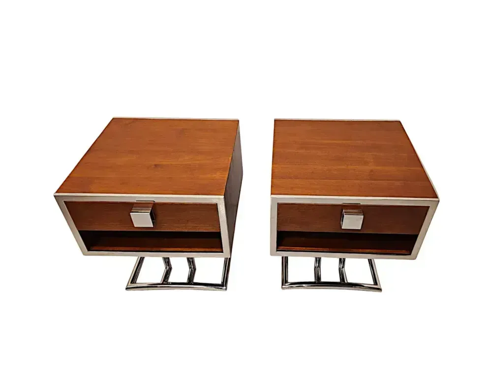 Fraai paar mid-century design bijzettafels of nachtkastjes in walnoot en chroom photo 1379.0