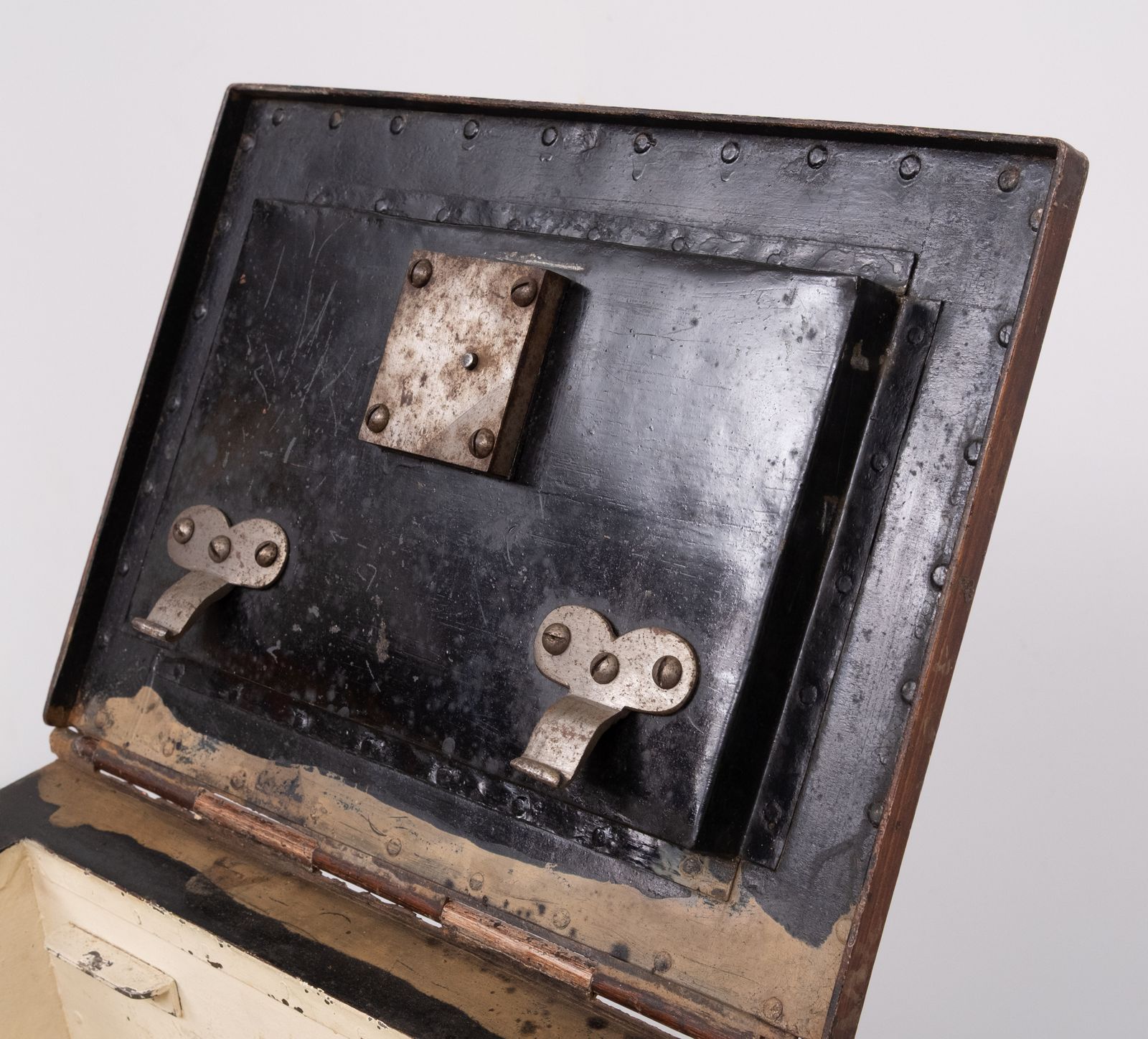 photo for sale Antieke zware brandkast, 19e eeuw
