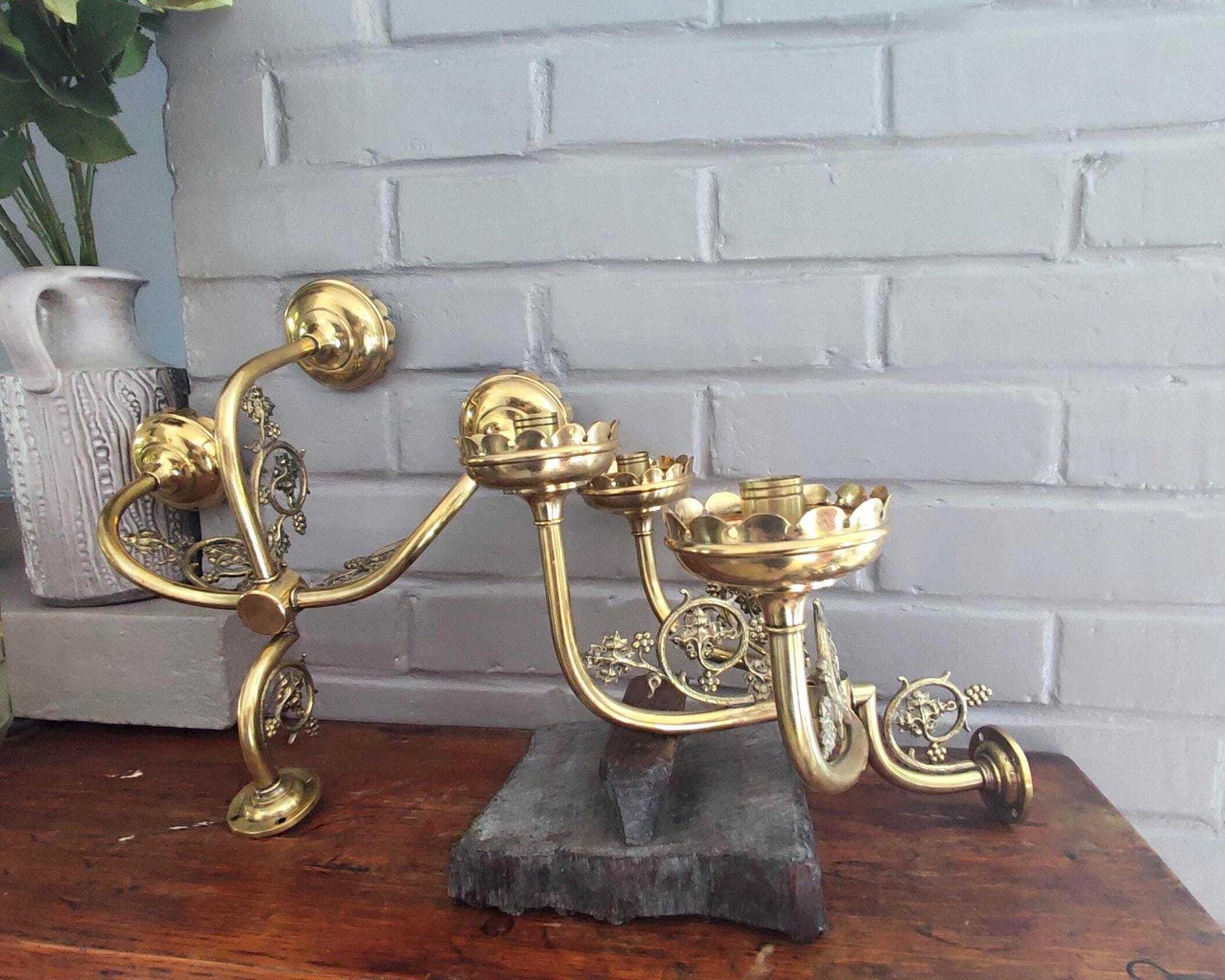 Paar Vintage Franse Messing Bloemvormige Wandkandelaars Voor Kaarsen Met 3 Armen
