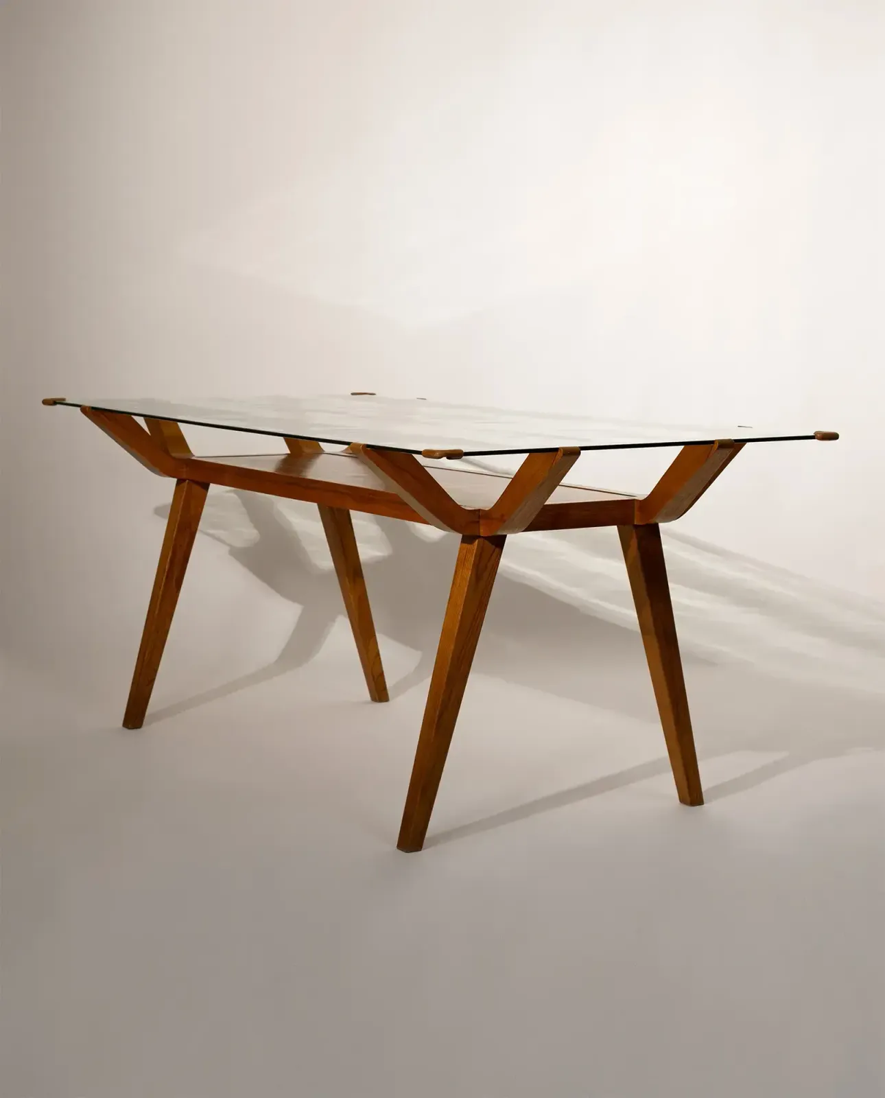 Italiaanse eettafel met houtinlegwerk, 1950 photo Meubels