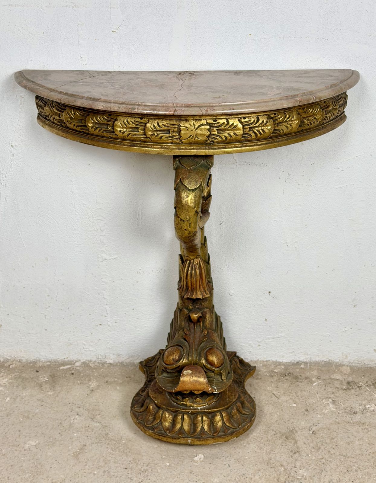 Italiaanse vergulde demi-lune tafel met marmeren blad, midden 20e eeuw photo furniture