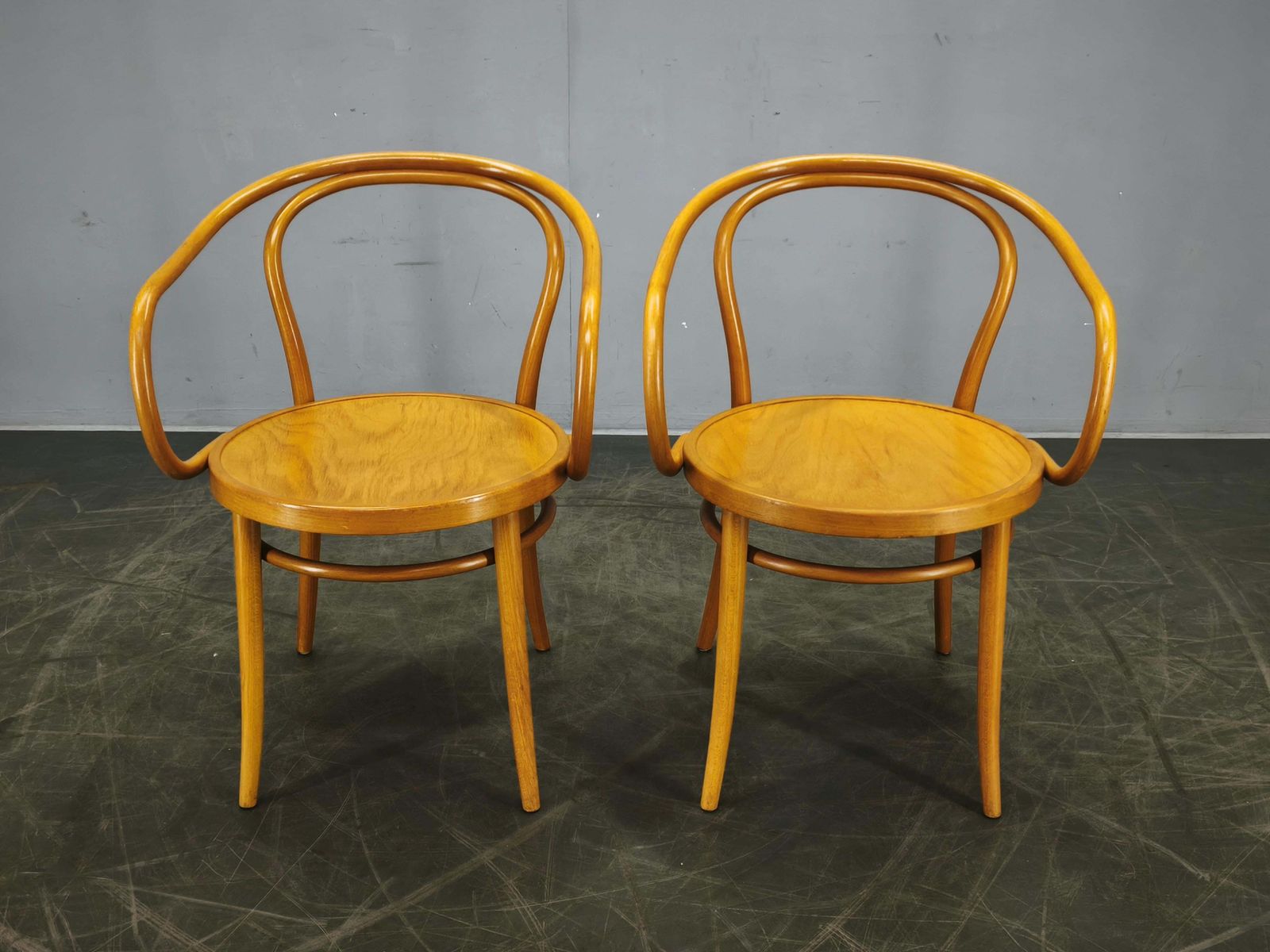 photo buy Ton Model 209 Bentwood eetkamerfauteuils, Tsjechië, jaren 2000