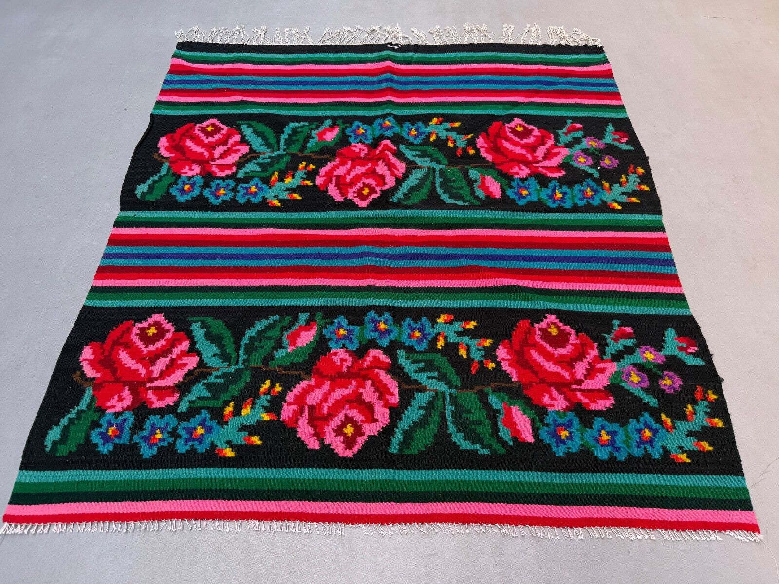 Vintage Moldaafse vierkante kilim 130x135 cm kelim wollen vloerkleed medium 2549 photo furniture