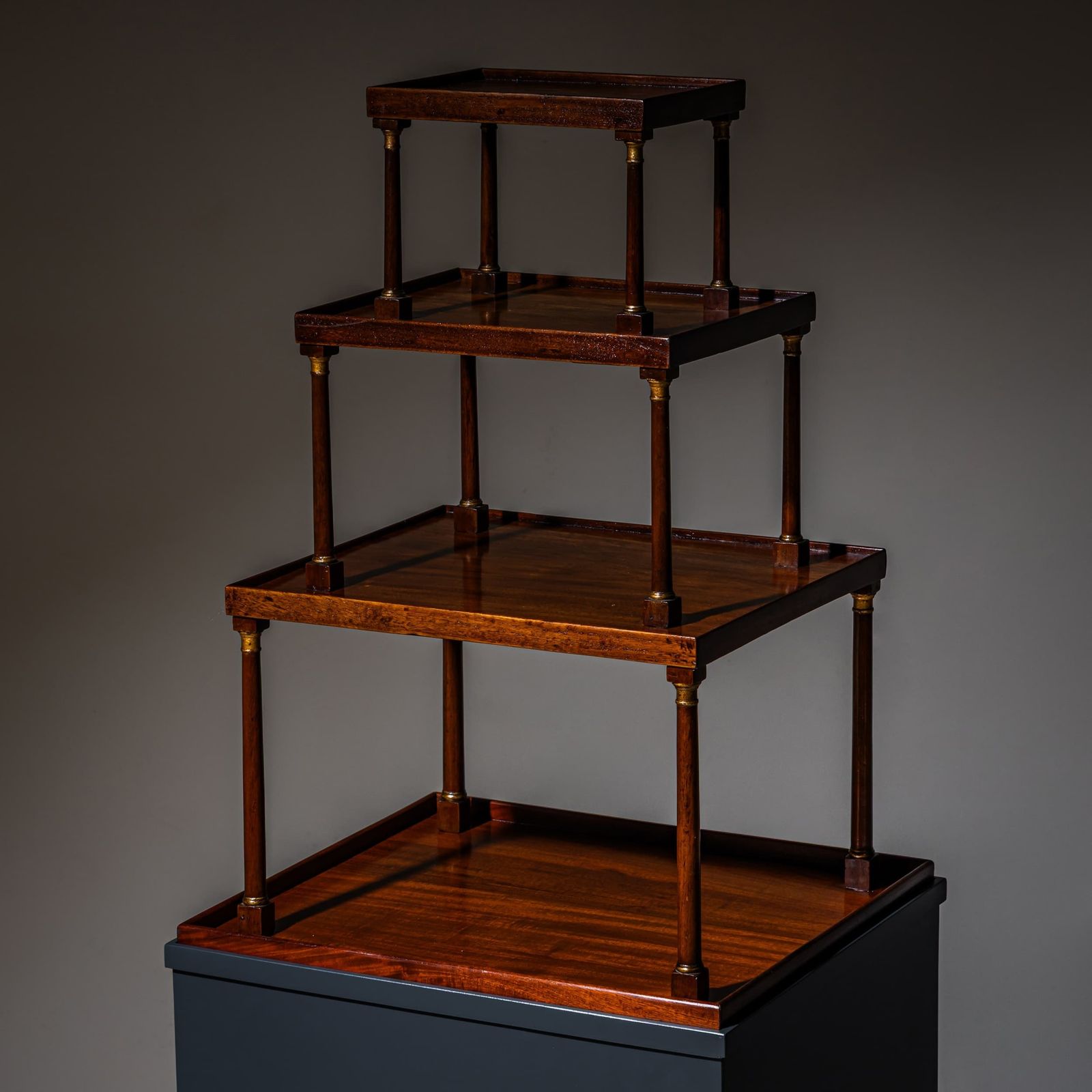 Four Tier étagère, begin 19e eeuw