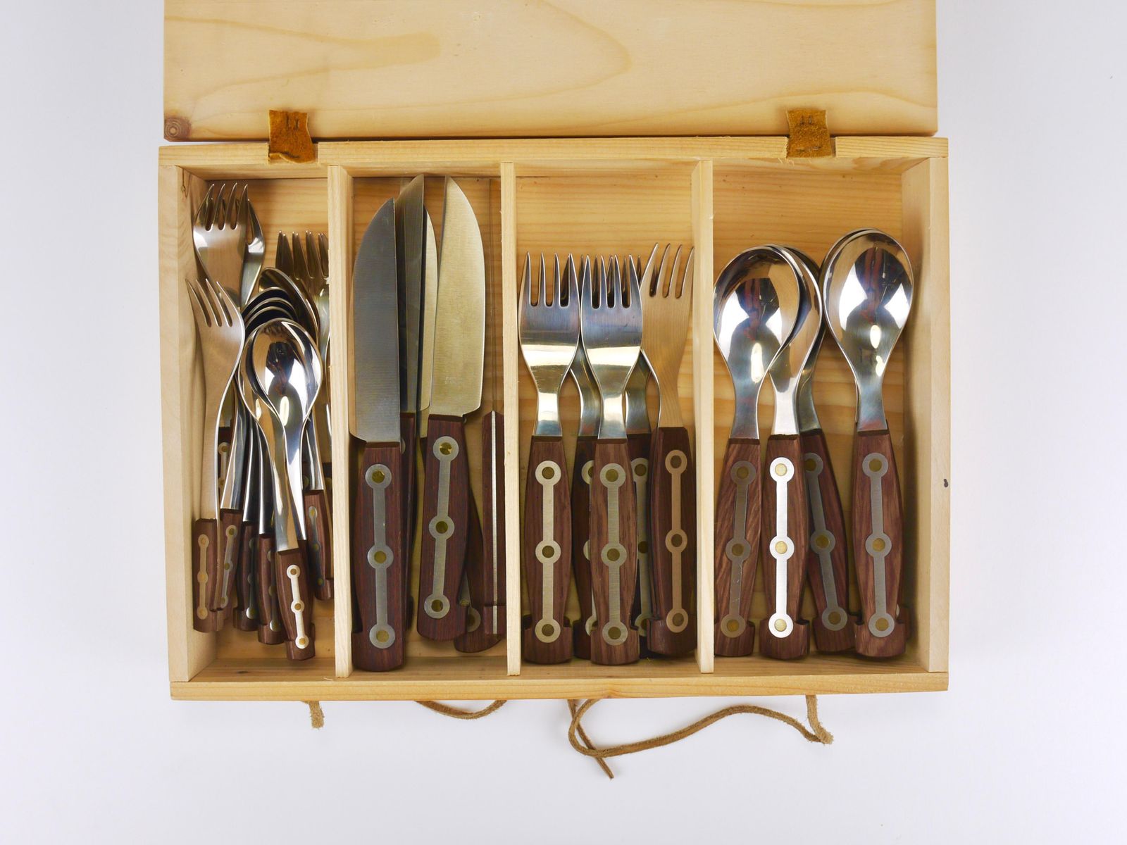 Ongebruikt, in originele doos – Amboss 1050 bestek, 32 delig / 6 personen, Oostenrijk, ca. jaren 1950 photo Woonaccessoires