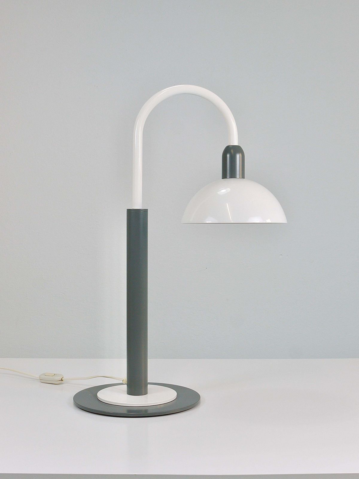 2 Postmodern Memphis-stijl uplighter vloerlampen, torchière, Italië, jaren 1980 photo vintage