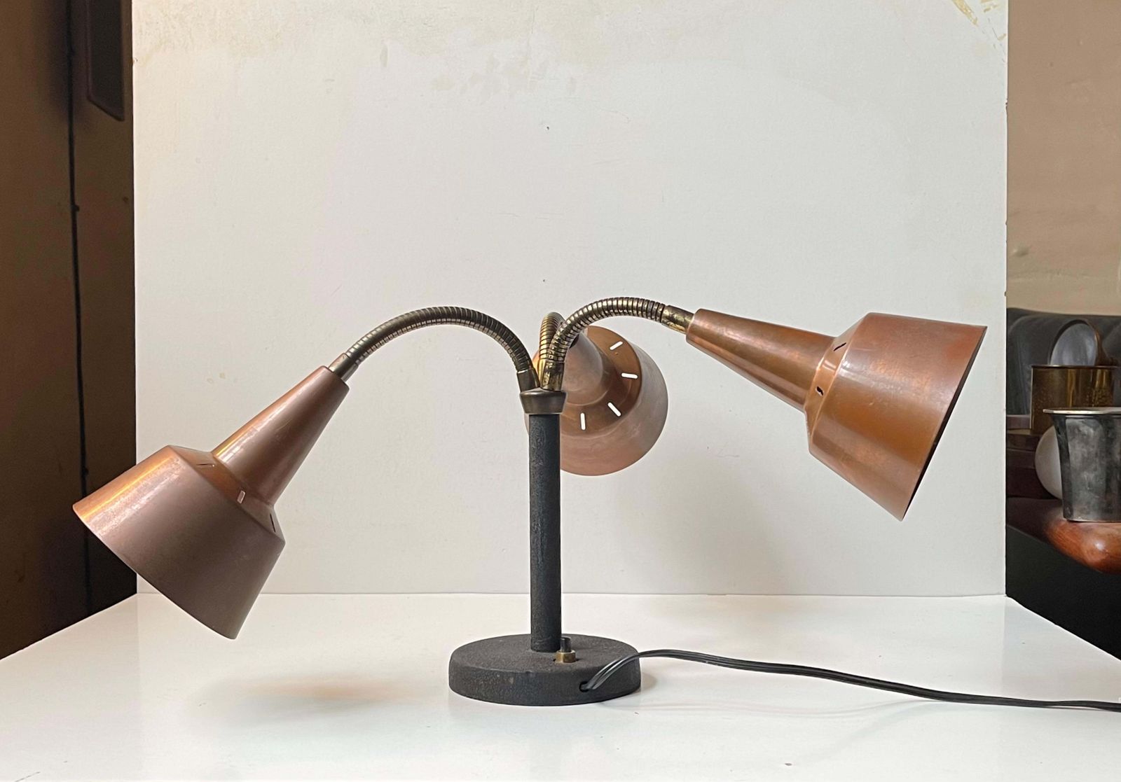 Mid-Century Tafellamp met Drie Kappen in Koper door E. S. Horn, ca. jaren 1950 photo Verlichting