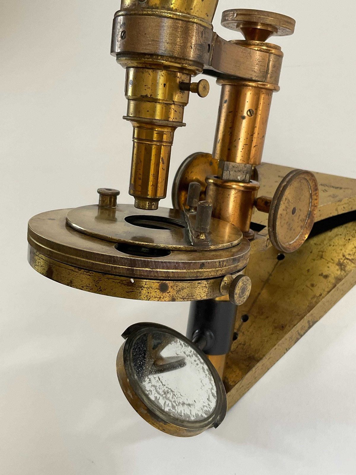 Antiek Victoriaans messing binoculaire microscoop van R J Beck, London & Philadelphia, ca. 1876. photo vintage