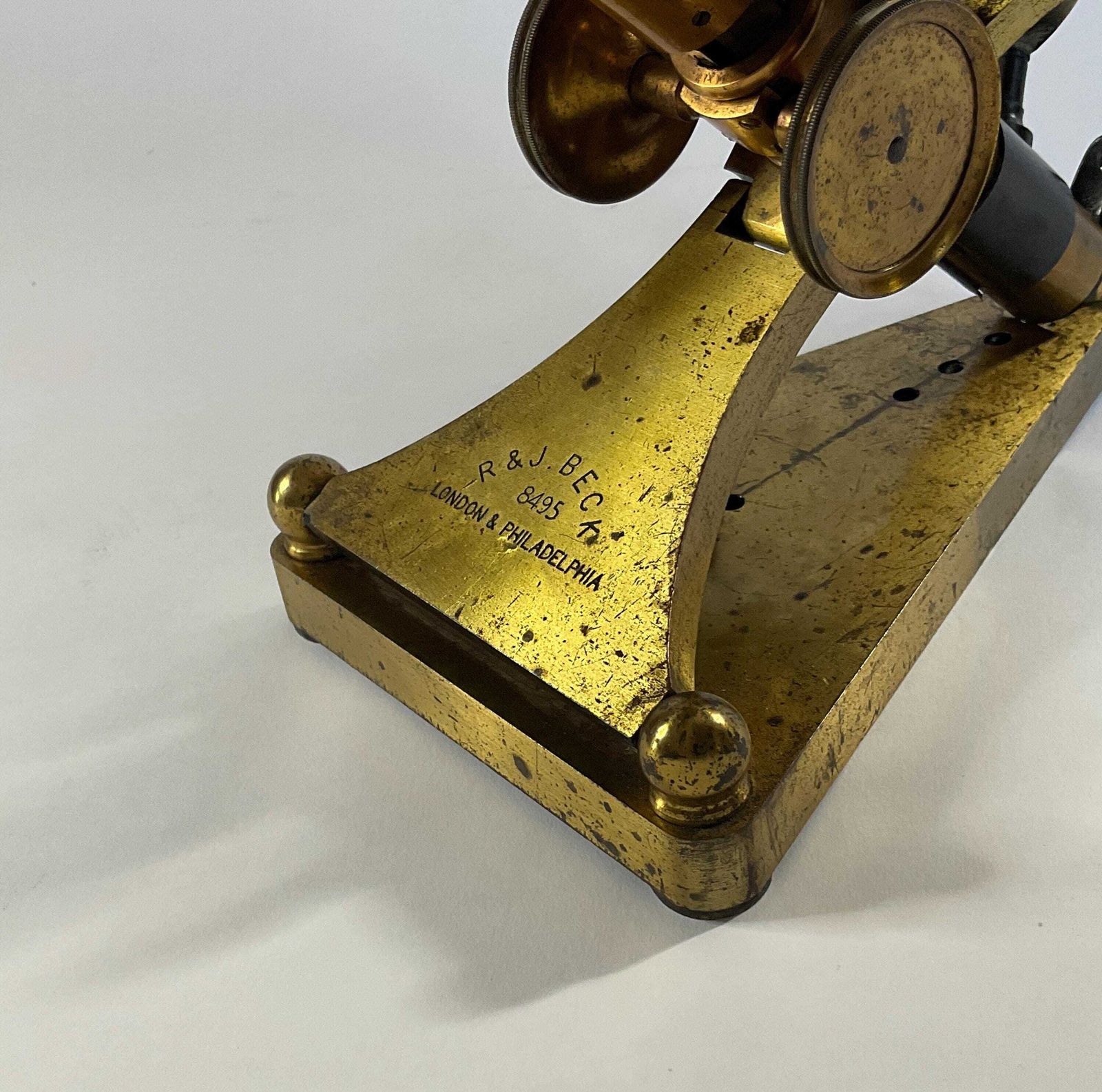 photo for sale Antiek Victoriaans messing binoculaire microscoop van R J Beck, London & Philadelphia, ca. 1876.