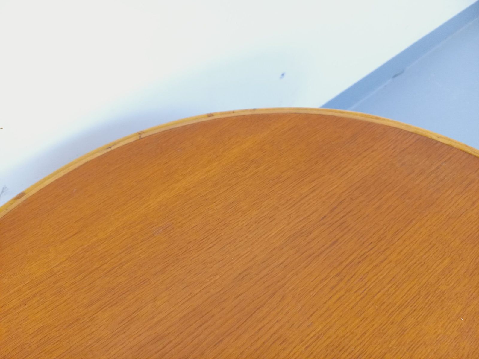 343.0 Ronde salontafel in hout en rattan photo