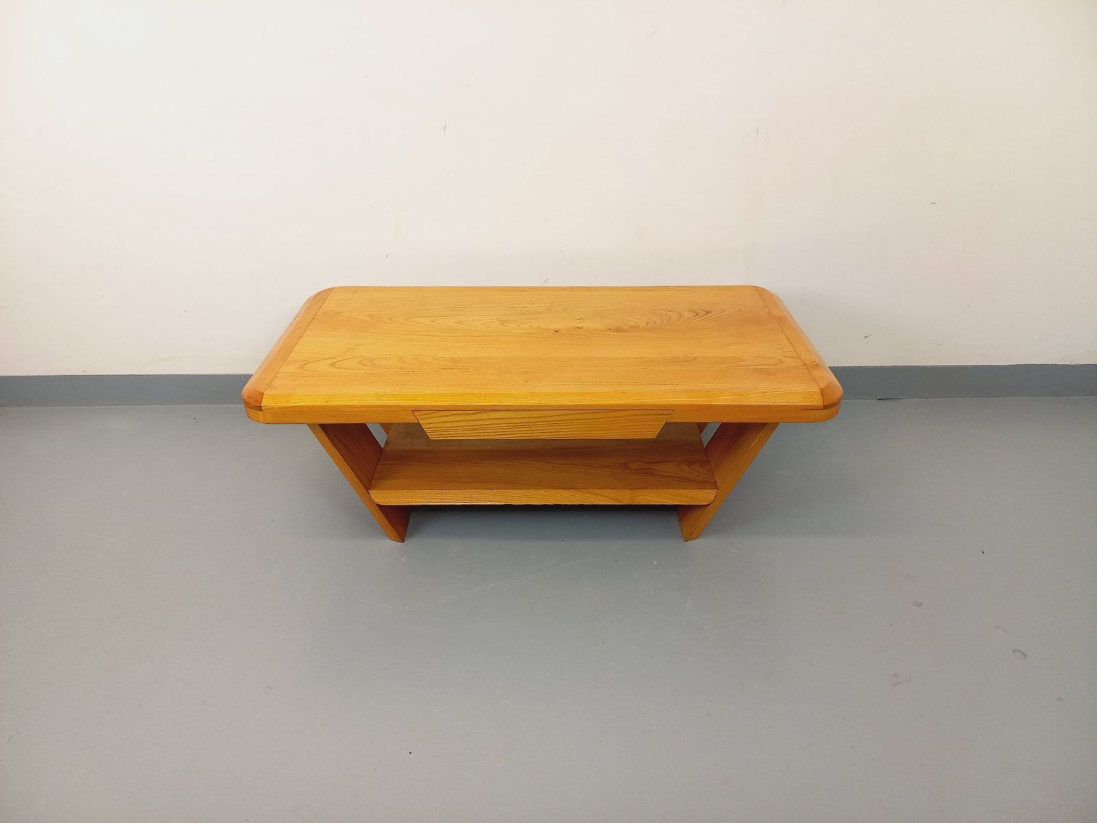 Brutalistisch rechthoekige salontafel in massief iep photo furniture