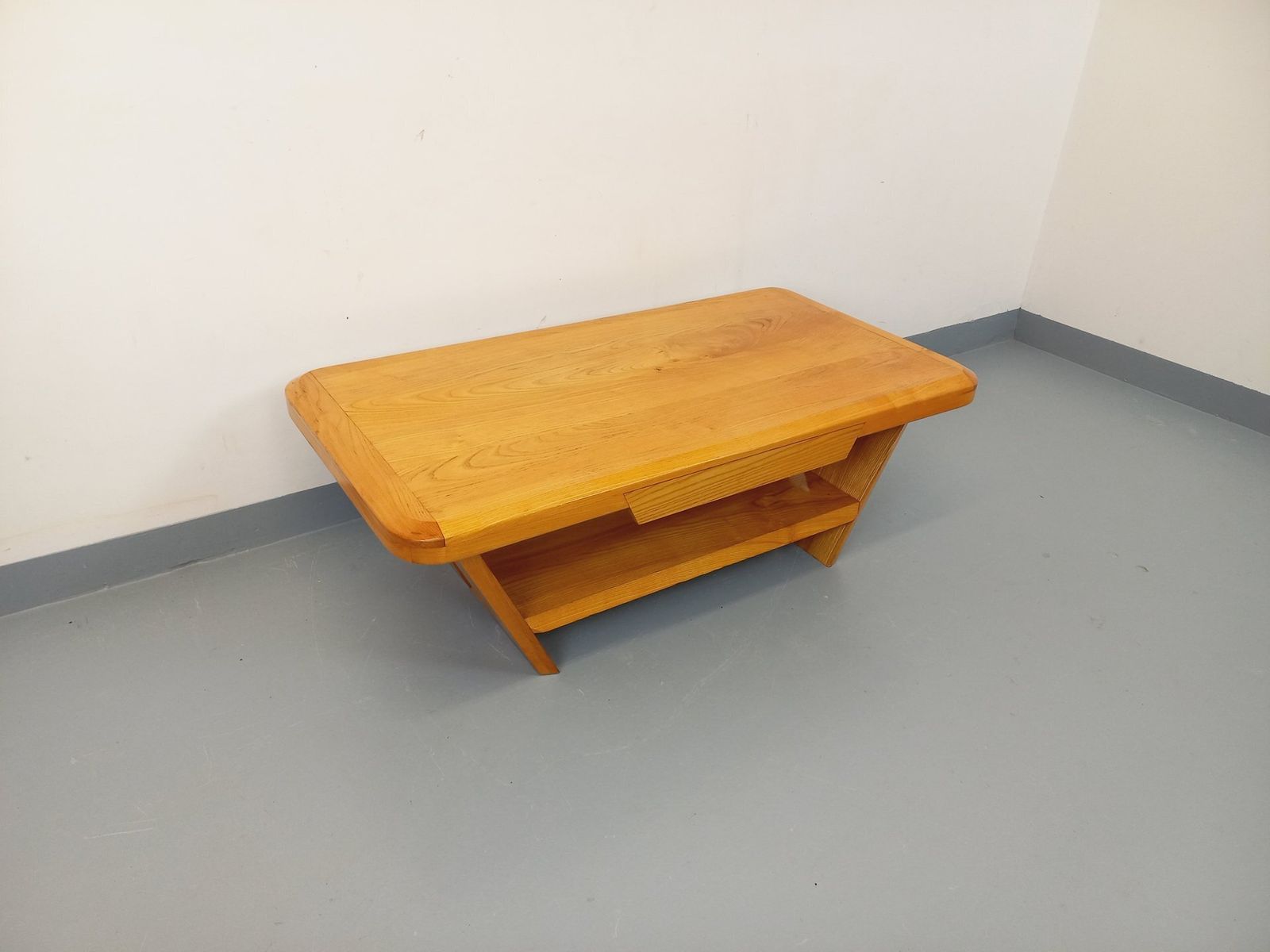 Brutalist Rectangular Coffee Table In Solid Elm photo Furniture