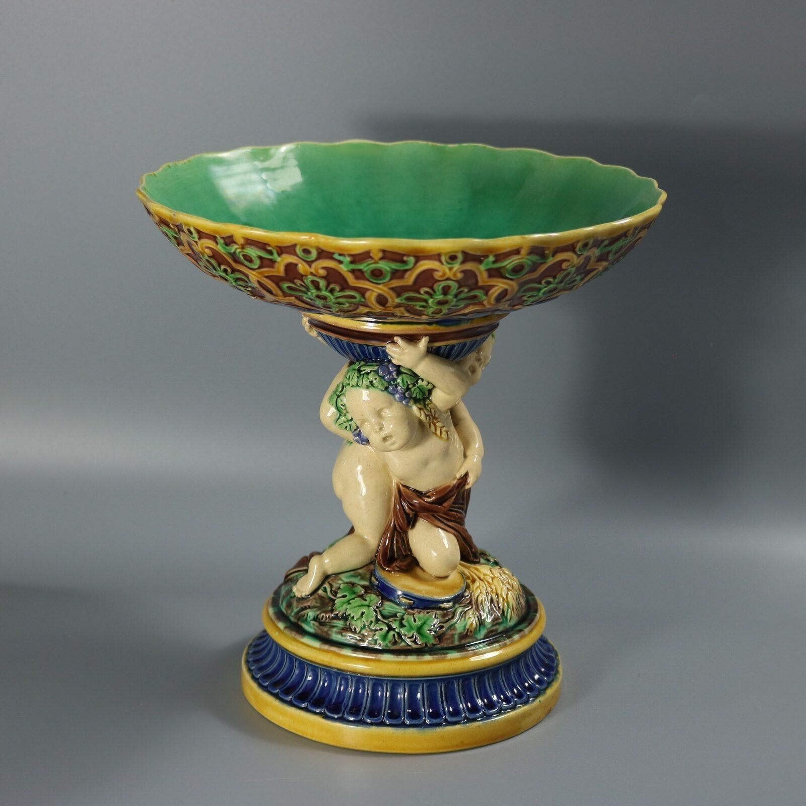Minton Majolica Putti Comport, 19e eeuw photo vinterior