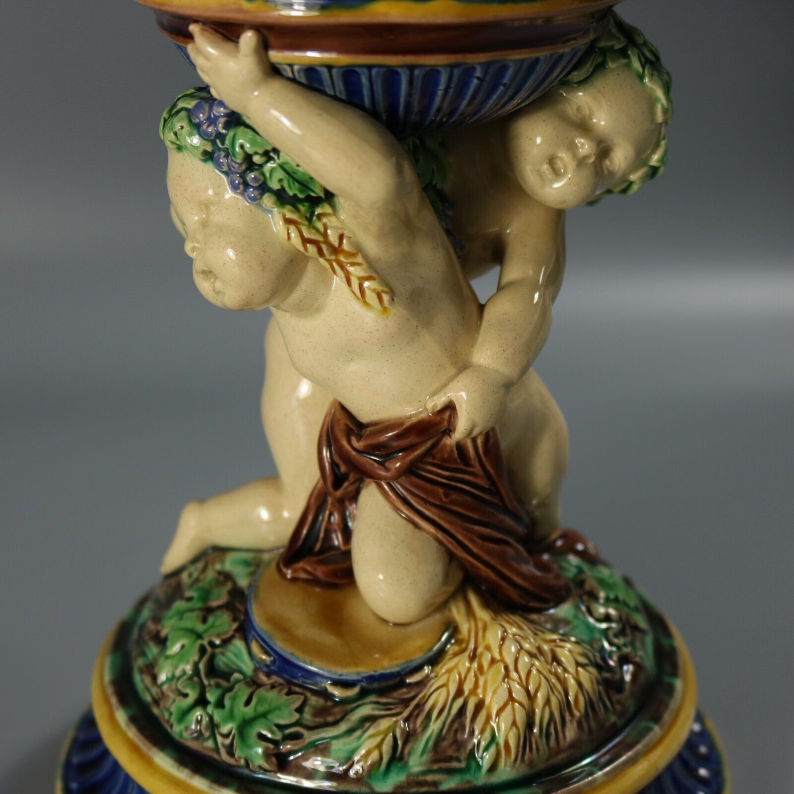 Woonaccessoires Minton Majolica Putti Comport, 19e eeuw photo