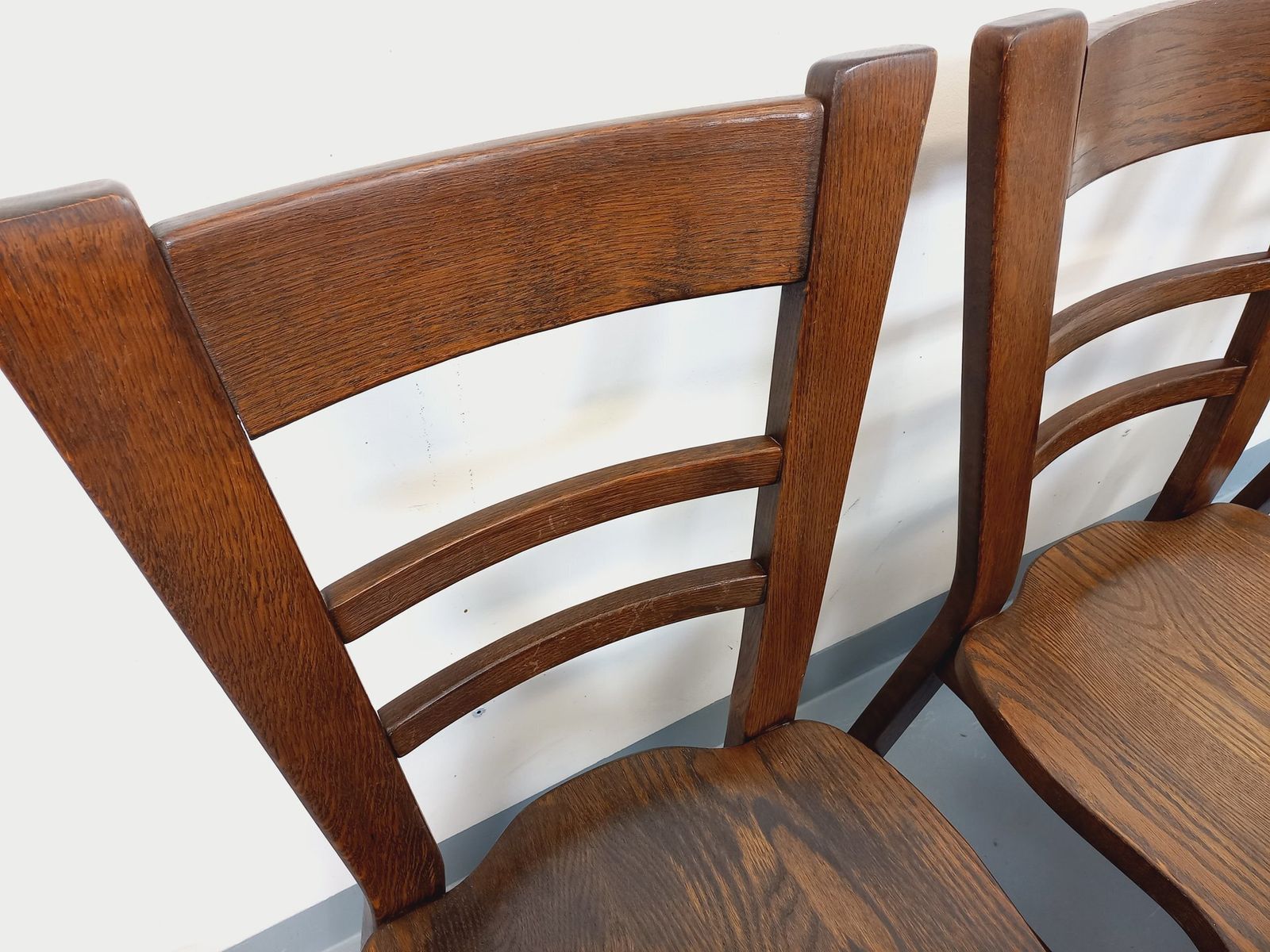 Meubels 6 Brutalist Eiken Stoelen, jaren 1950 photo
