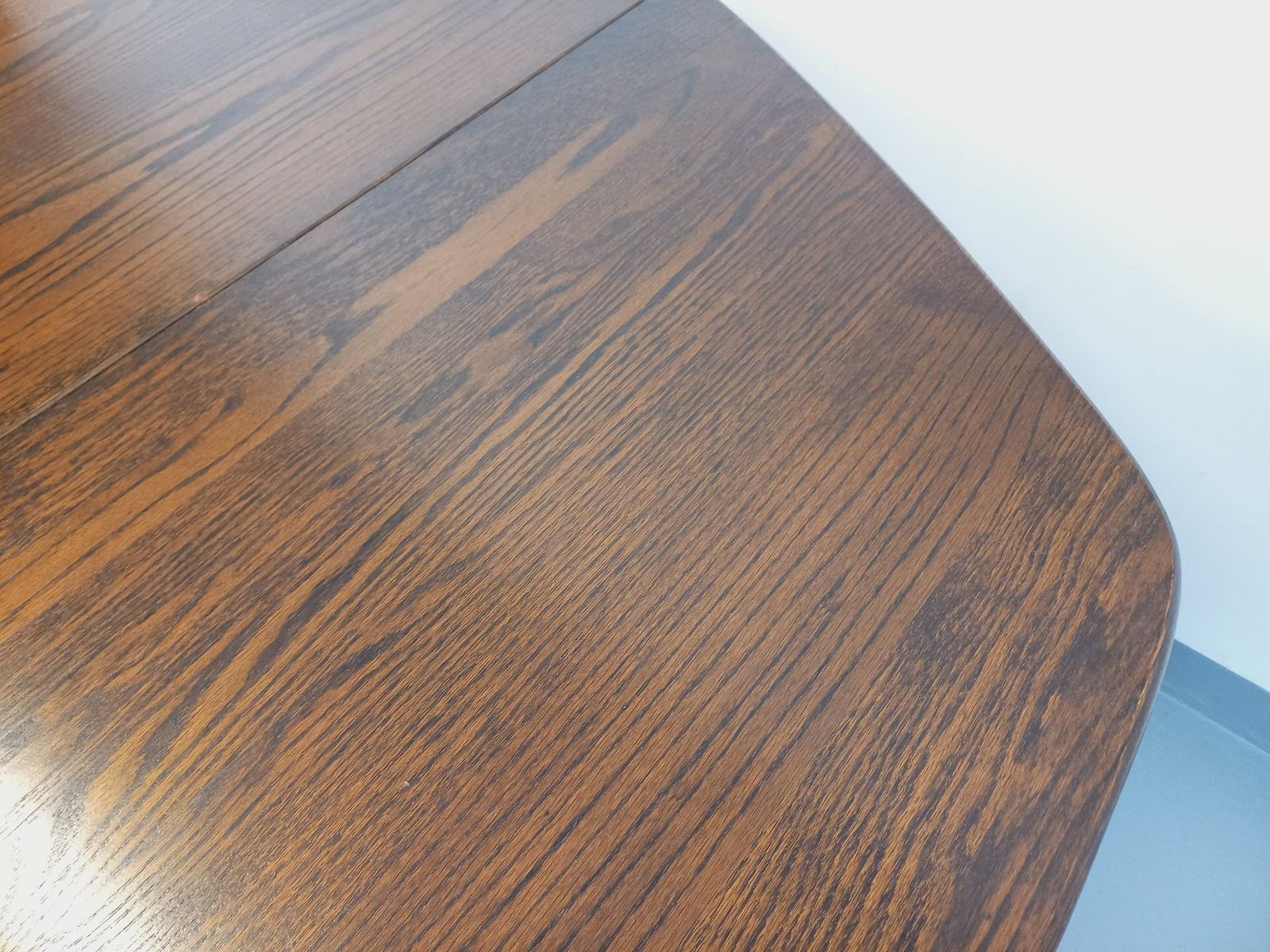 photo vinterior Brutalist Hexagonal Oak Dining Table