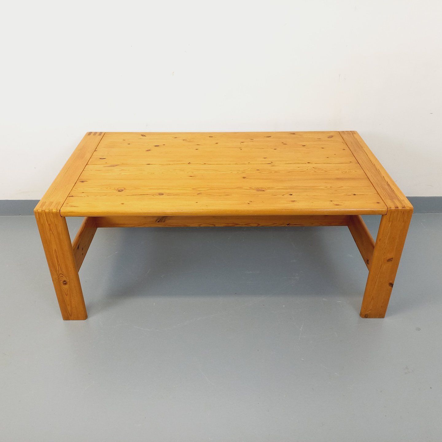 Grote rechthoekige salontafel van massief grenenhout photo furniture