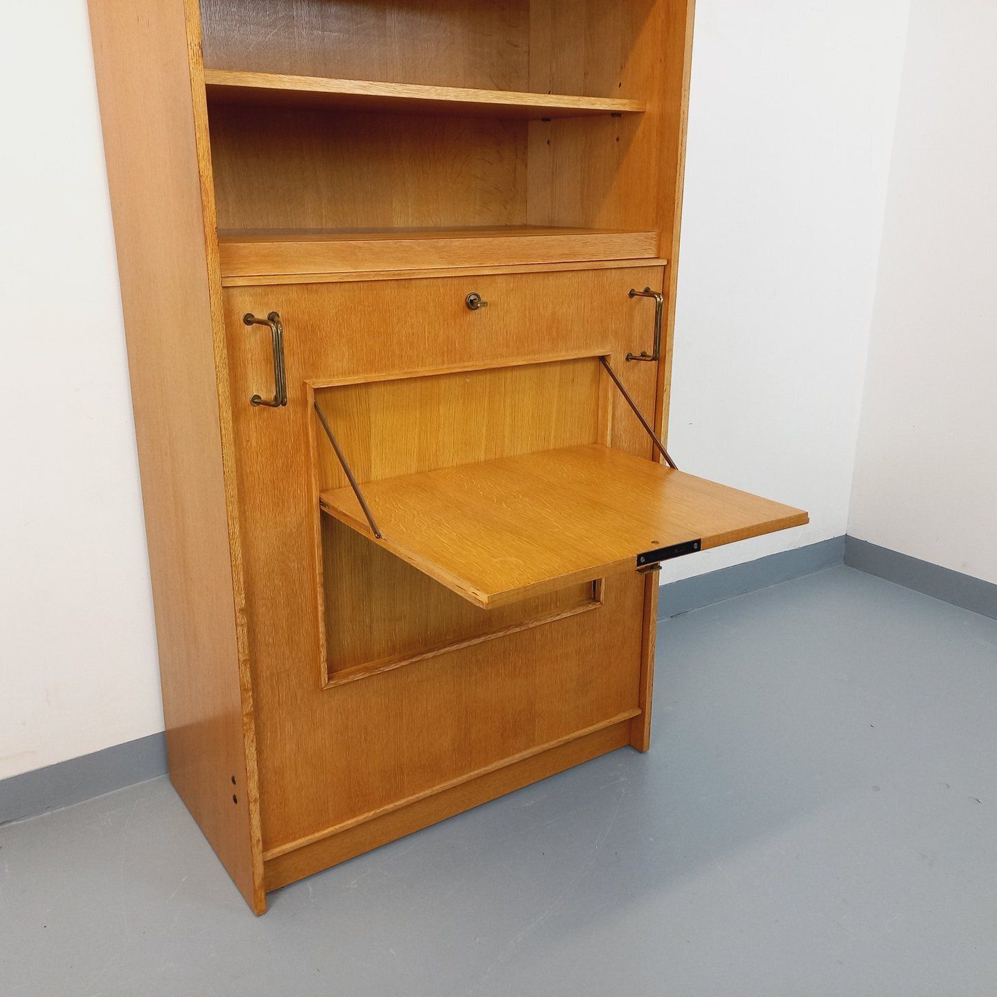 Opbergkast met Eikenhouten Bijzettafel photo Meubels