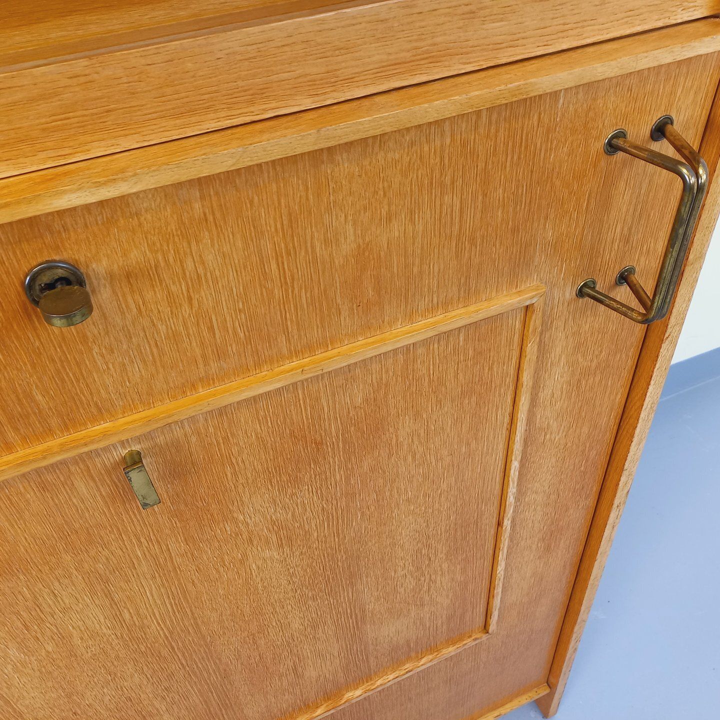 photo vinterior Opbergkast met Eikenhouten Bijzettafel