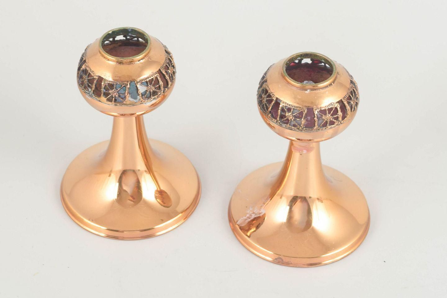 Pentti Sarpaneva. Paire de bougeoirs en laiton avec bandeau décoratif en émail. photo furniture