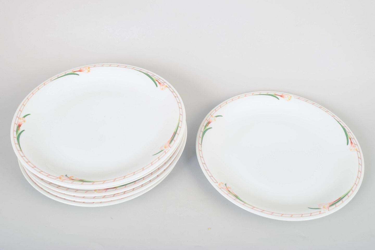 Rörstrand, Suède. Service de six assiettes plates en porcelaine, motif Fleur. photo furniture