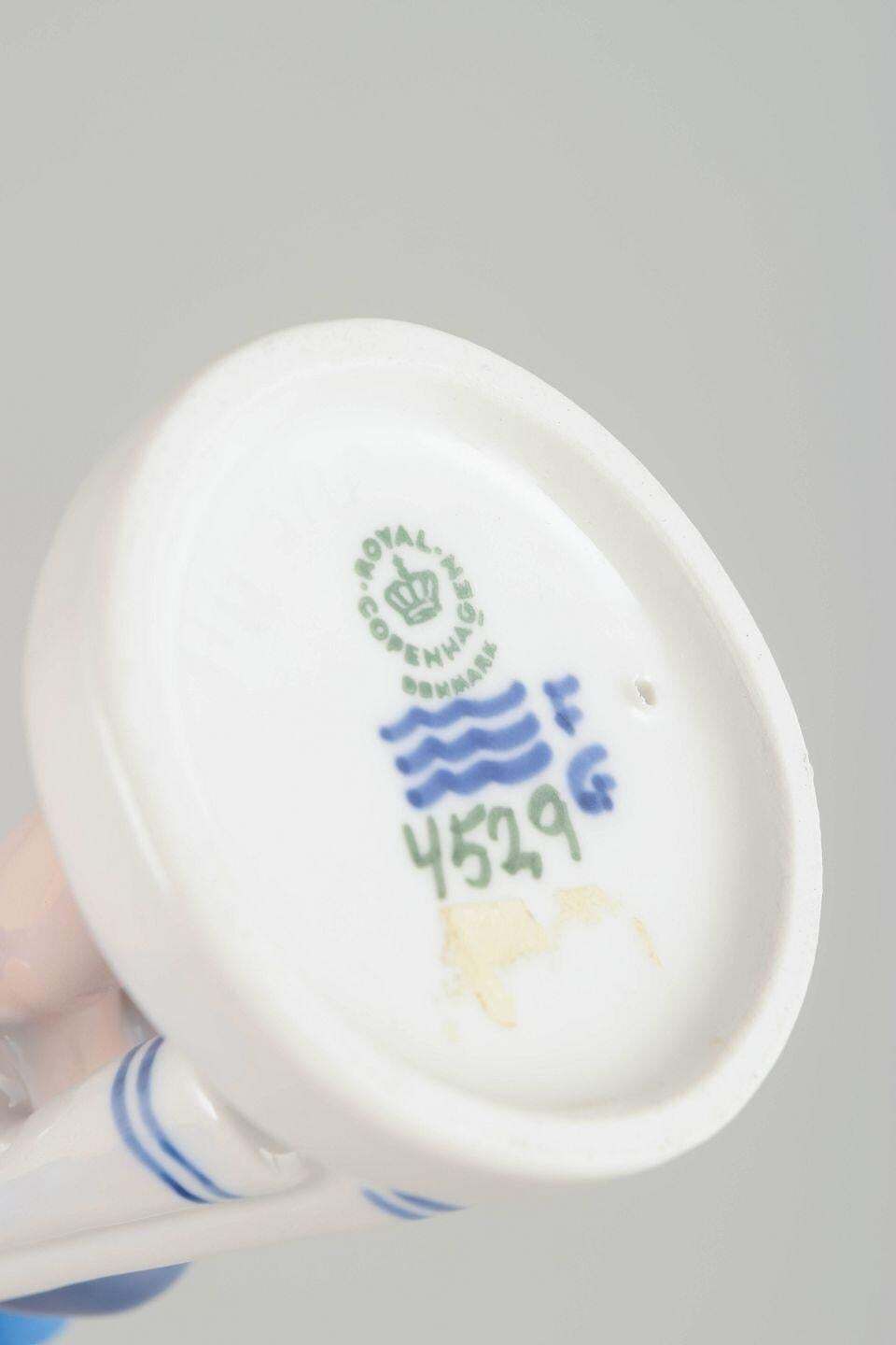 Royal Copenhagen. "The Swimmer" Porseleinen Beeldje Van Meisje In Blauwe Badpak. photo Woonaccessoires