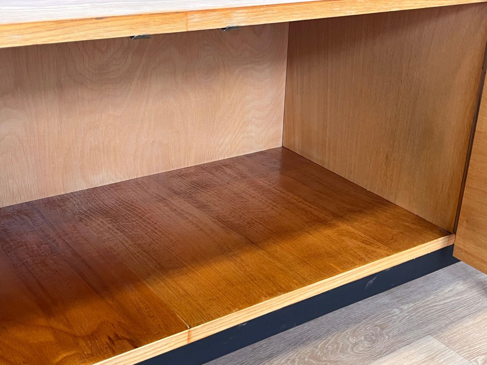 Houten dressoir met eenvoudig ontwerp, jaren 1940 – Up Závody, Tsjecho-Slowakije photo buy
