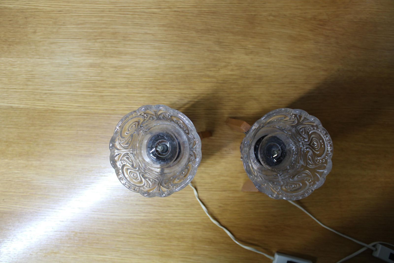 Paar Tsjechische houten en glazen mid-century tafellampen, jaren 1970 photo buy