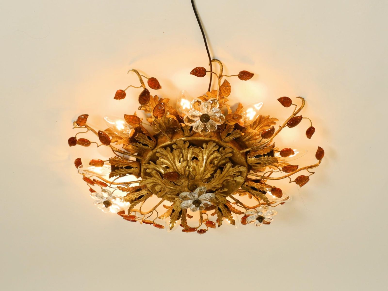photo furniture Grote vergulde Italiaanse plafondlamp uit ca. jaren 1960 van Banci Firenze met 9 fittingen
