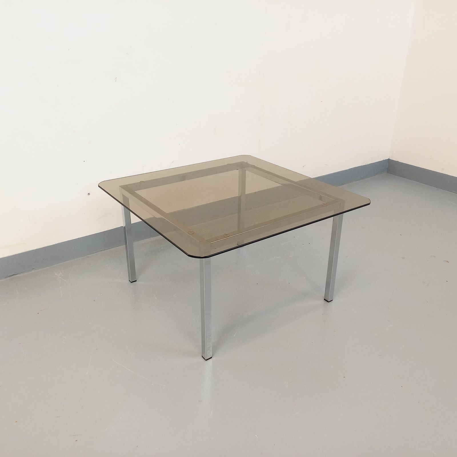photo buy Vierkante salontafel in de stijl van Knoll, rookglas en verchroomd metaal